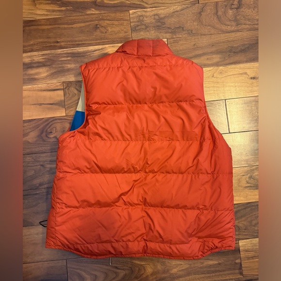 Patagonia men’s medium reversible down vest.  Barely worn. - Picture 3 of 4